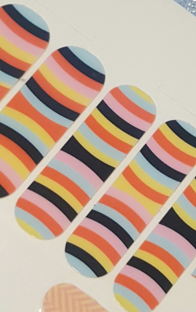 Jamberry RETRO CURVES, 1/2 Sheet