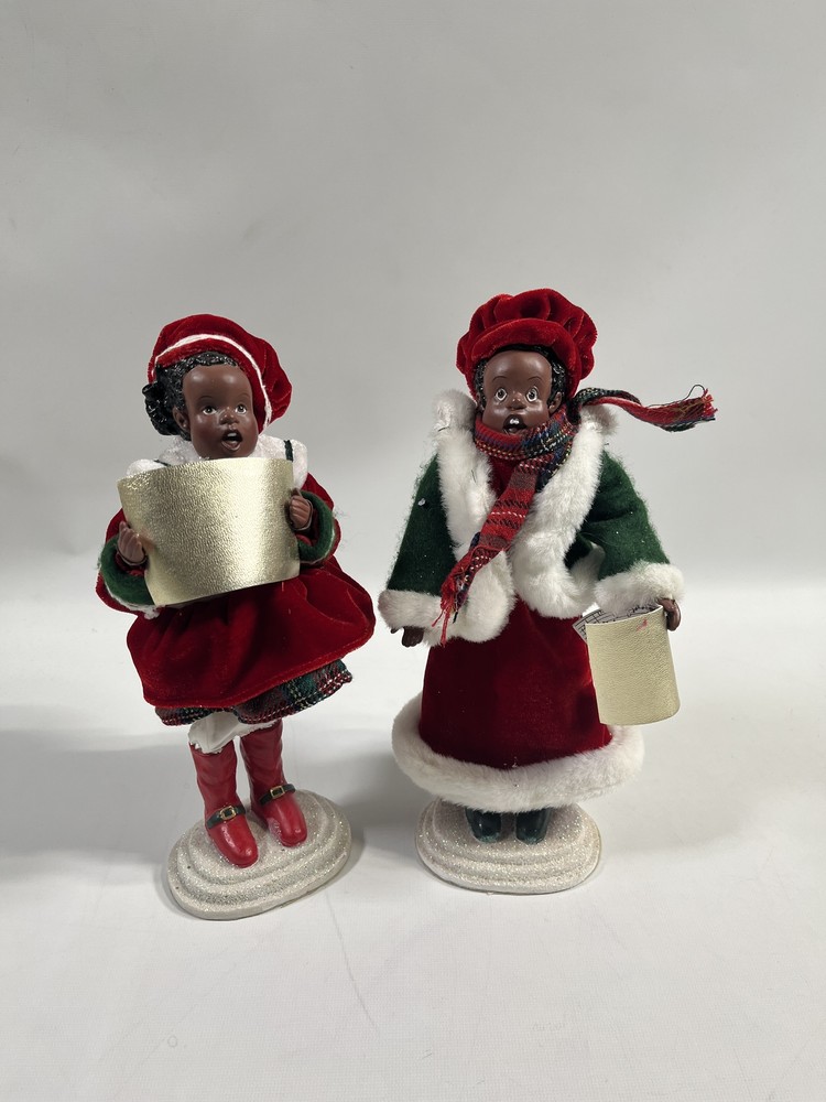 Christmas Caroling Figurine Set EUC