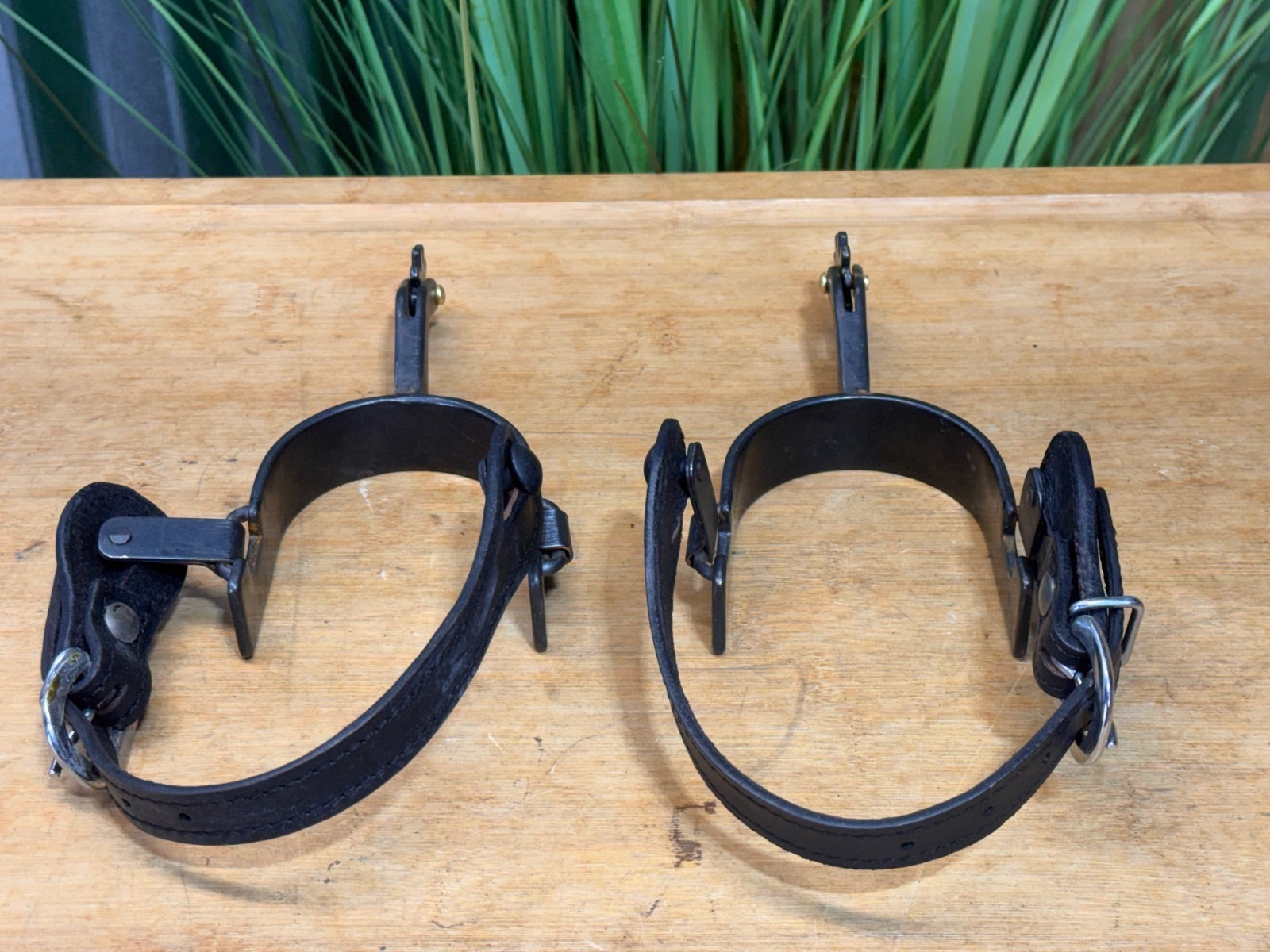 Black Western Spurs w Black Leather Straps