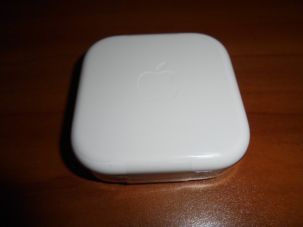 Original Apple Iphone Earphones with Remote & Microphone 3.5mm Jack NEW