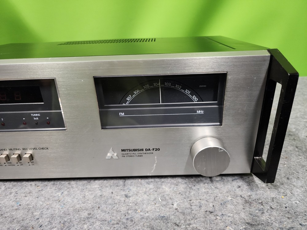 Mitsubishi DA-F20 Stereo Tuner