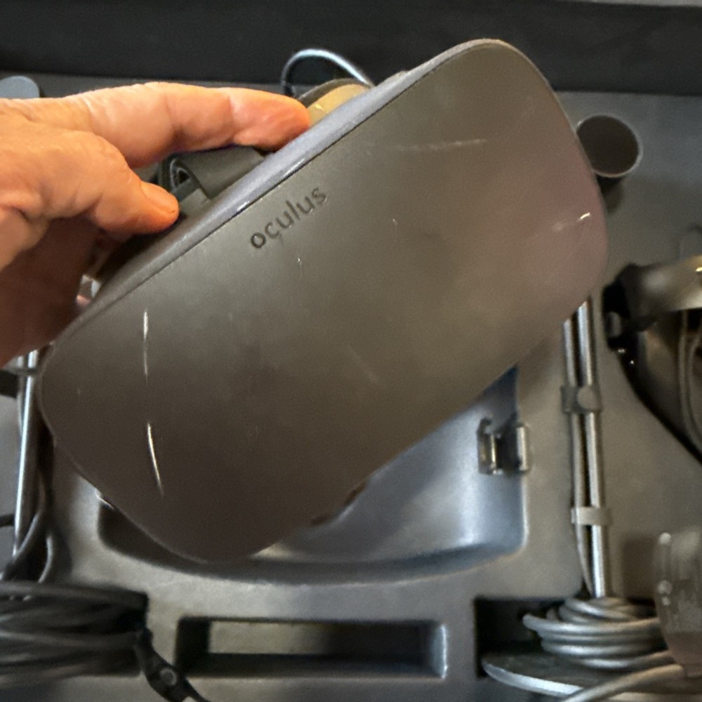 Oculus Rift Black VR Headset with Controllers for PC & Console with Orginal Box