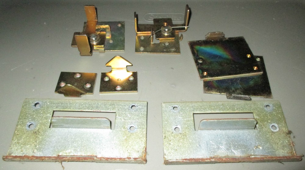 ROWE AMI CD100 CD100G JUKEBOX LOWER CAB DOOR RELEASE LATCHES, HOOKS & BRACKETS