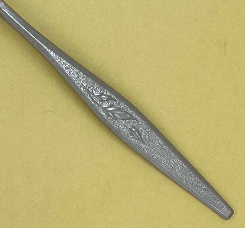 ONEIDA COMMUNITY WOODMERE TEXTURED STAINLESS FLATWARE SINGLES & GROUPS - CHOICE