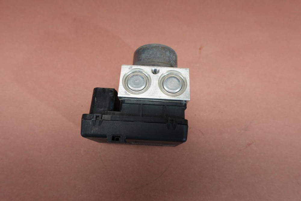 2012-2015 Harley Davidson FLD Switchback ABS BRAKE PUMP MODULE