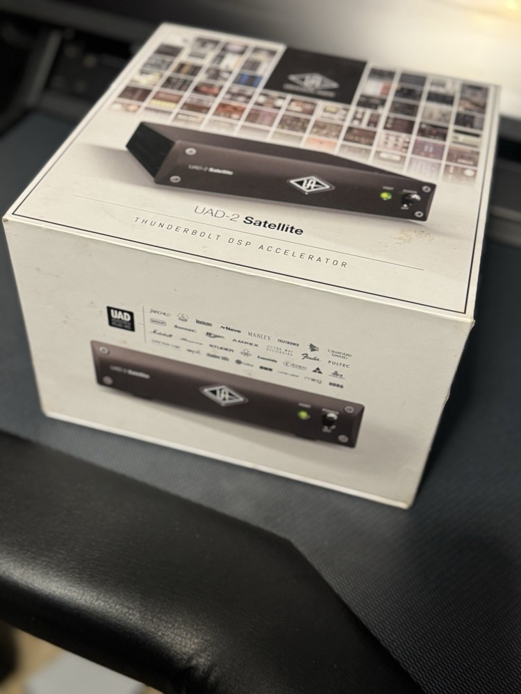 Universal Audio UAD-2 Satellite Thunderbolt Audio Interface w/ Adapter & Cable