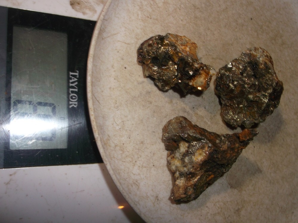 Gold, silver, copper, 84 grams samples ,ore high grade .