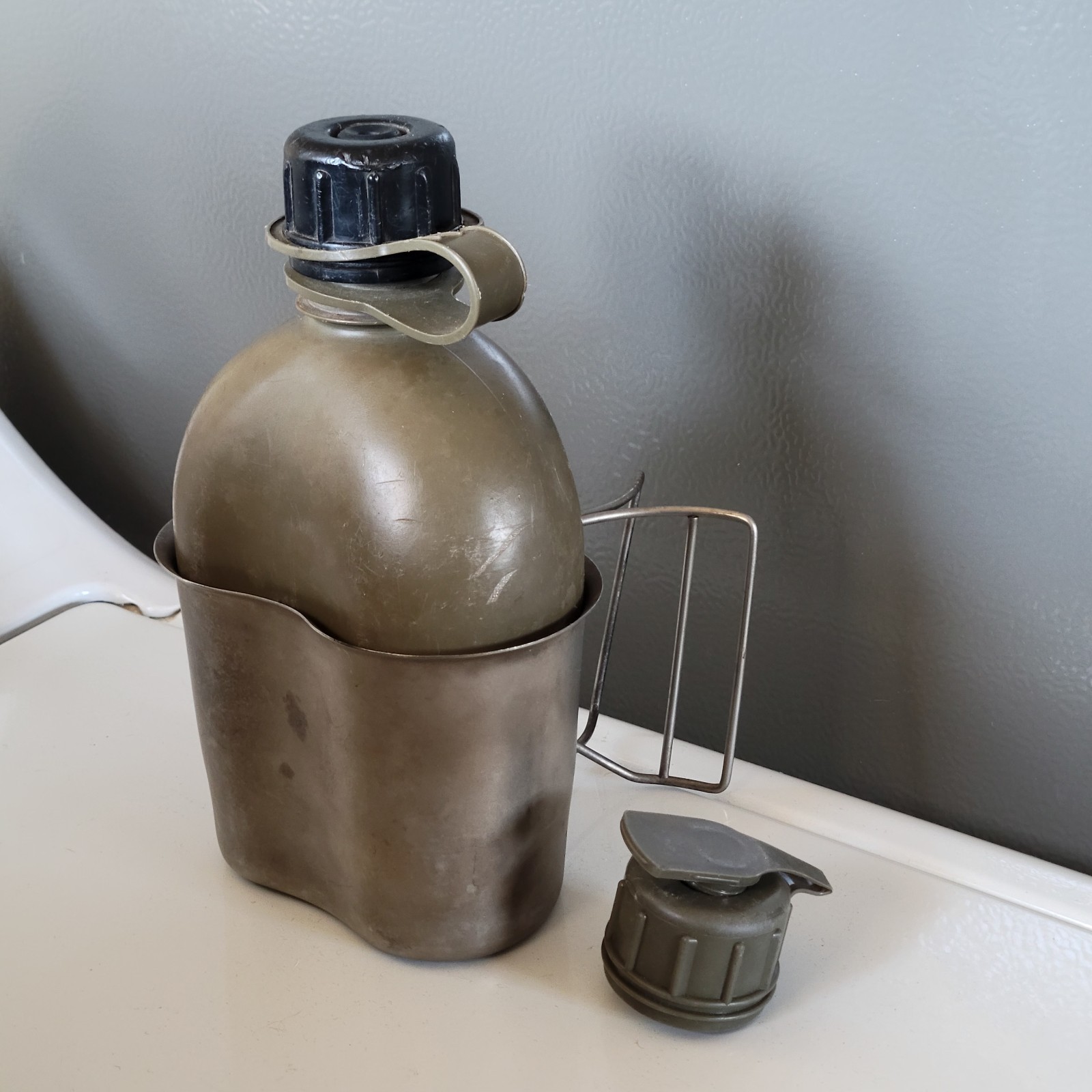 Vintage 1976 US Military 1 Qt Hard Plastic Canteen & Aluminum Cup Field Gear