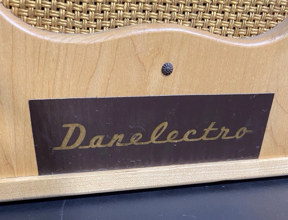 50’S VINTAGE DANELECTRO GUITAR AMPLIFIER
