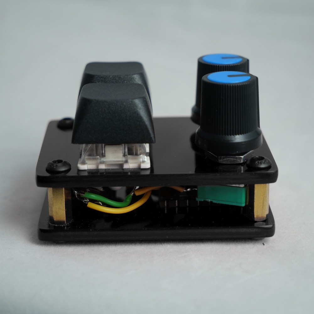 madMidiMini Compact Midi Controller with 2 Note Buttons 2 Potentiometers and LED