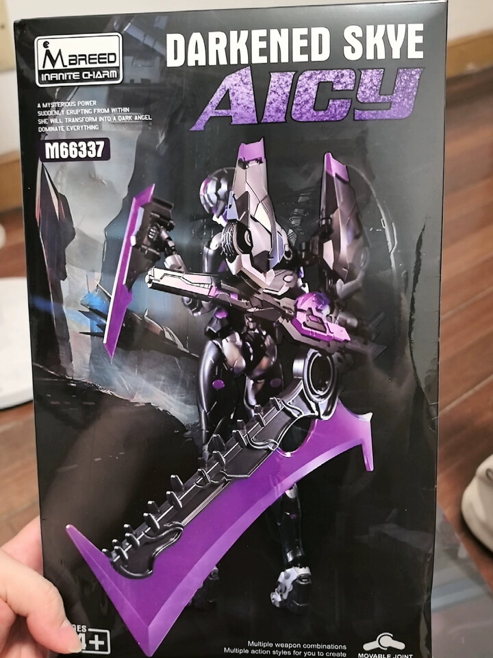 DARKENED SKYE AICY Arcee Assembled Model Transformable Toys Action Figure M66337