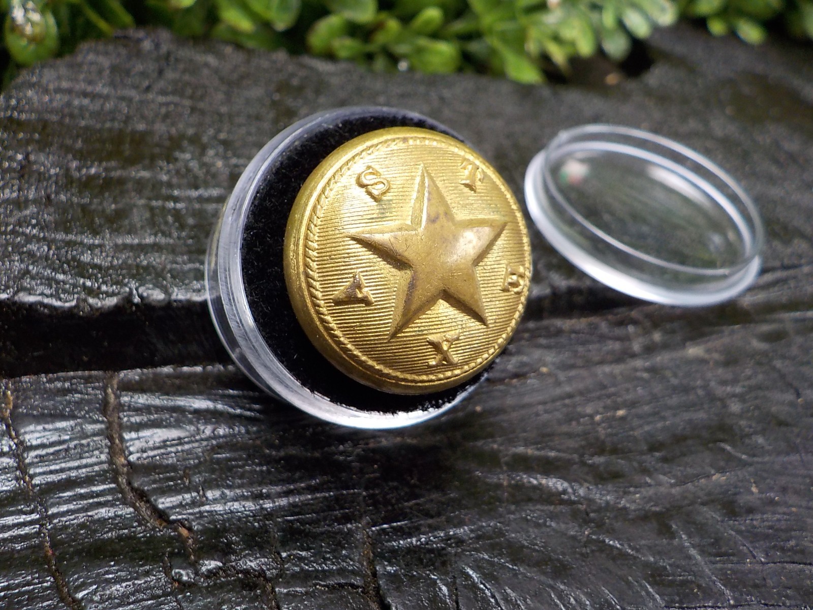 Old Rare Vintage Antique War Relic Texas Coat Button Free Display Case