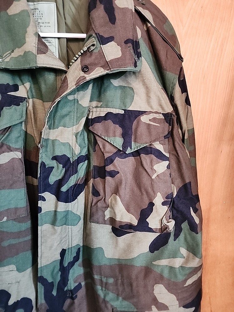 MILITARY ISSUE COLD WEATHER FIELD COAT in CAMOUFLAGE PATTERN~Medium Regular~ EUC