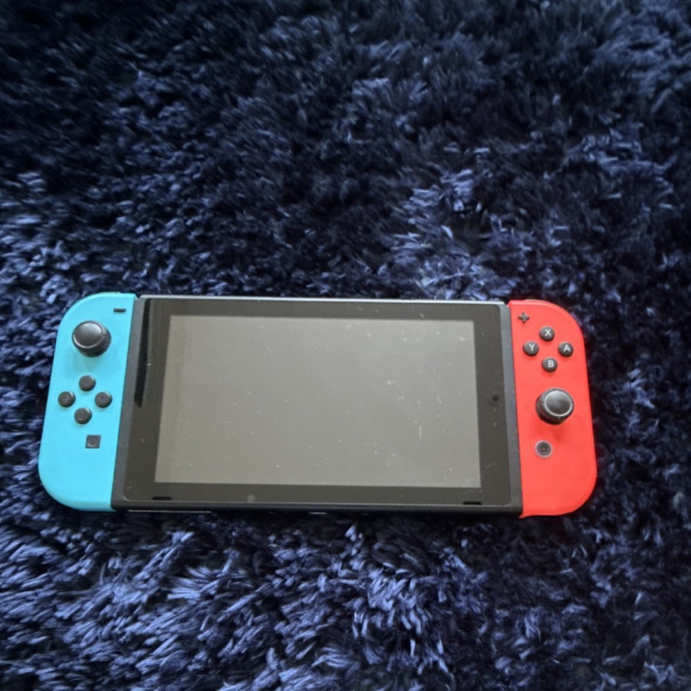 Nintendo Switch Console Bundle w/ Mario Party, Super Mario, Minecraft, Case