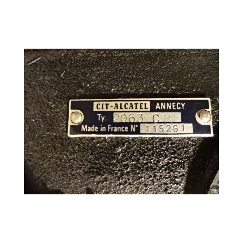 ROTARY VANE VACUUM PUMP