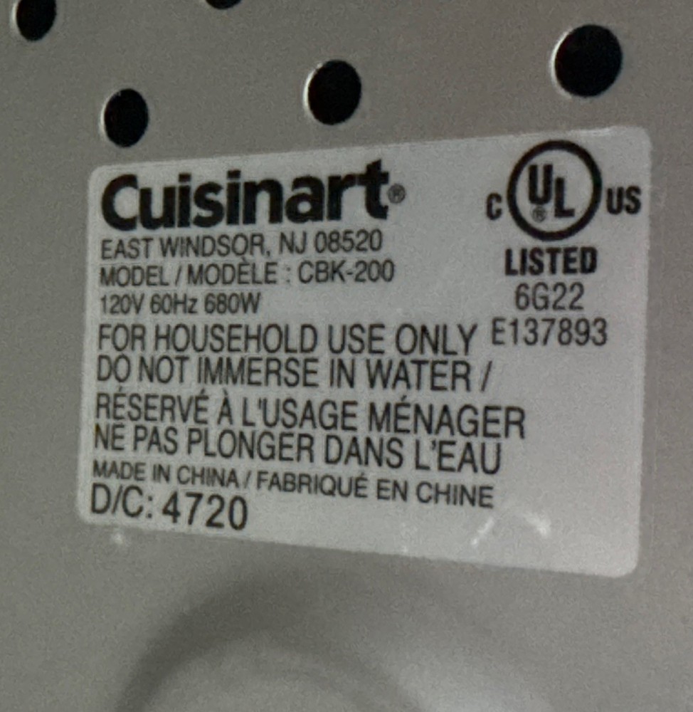 Cuisinart Breadmaker CBK-200 Automatic 1-2lb Loaves Programable Display Model