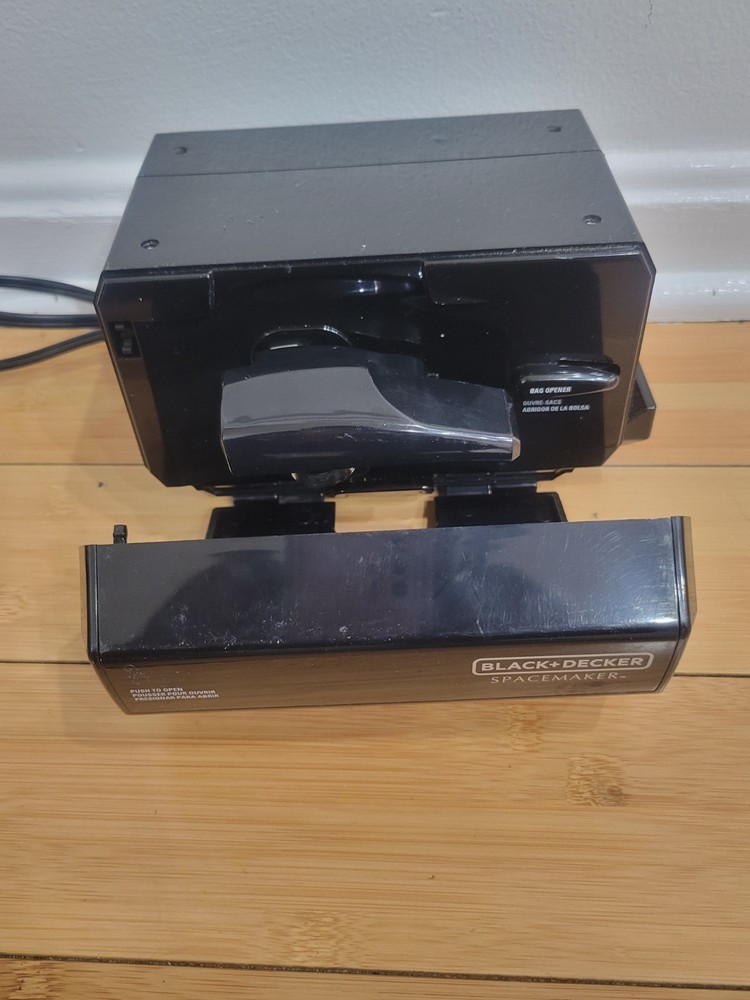 Black & Decker SpaceMaker CO100B Under Cabinet Can Opener Knife Sharpener Black