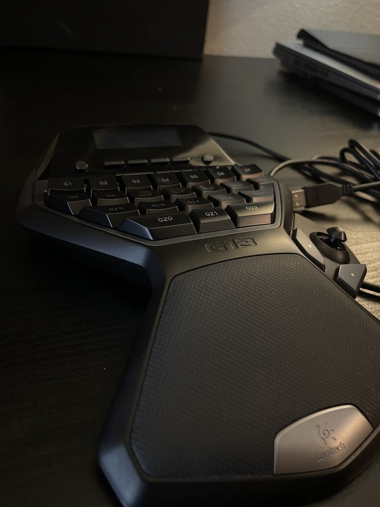 Logitech G13 Advanced Programmable Gameboard with LCD Display Black Y-U0002 EUC