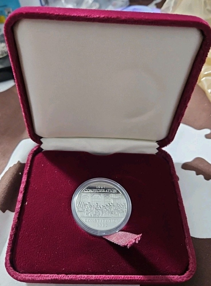 1982 Canadian Constitution Dollar Proof In Maple 🍁 Leaf BOX