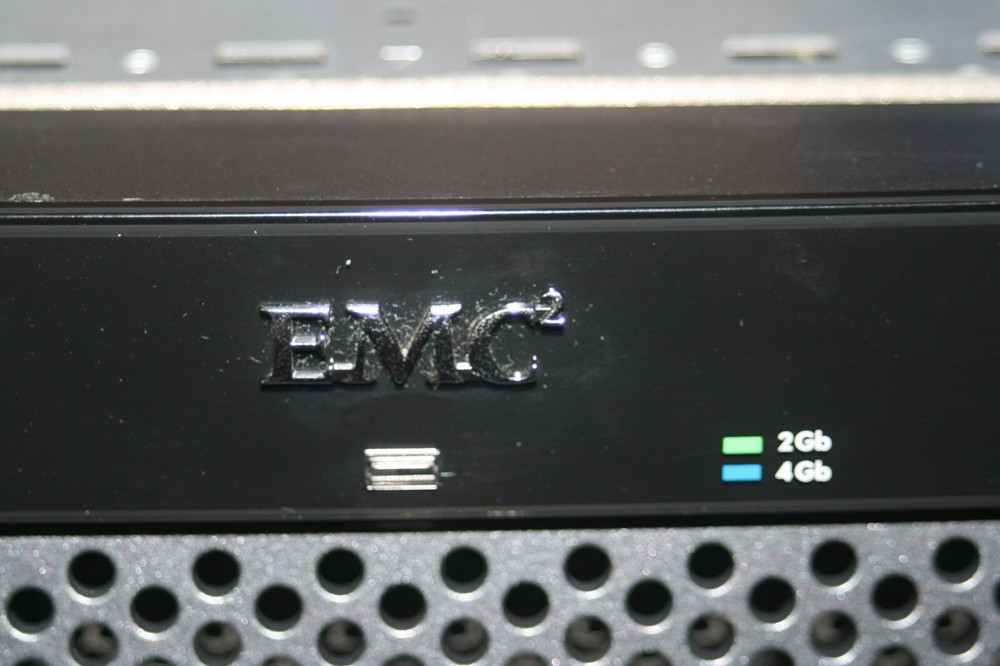 Emc2 model KTN-STL4 100-561-803 disk array , No Caddy, No Hard drives