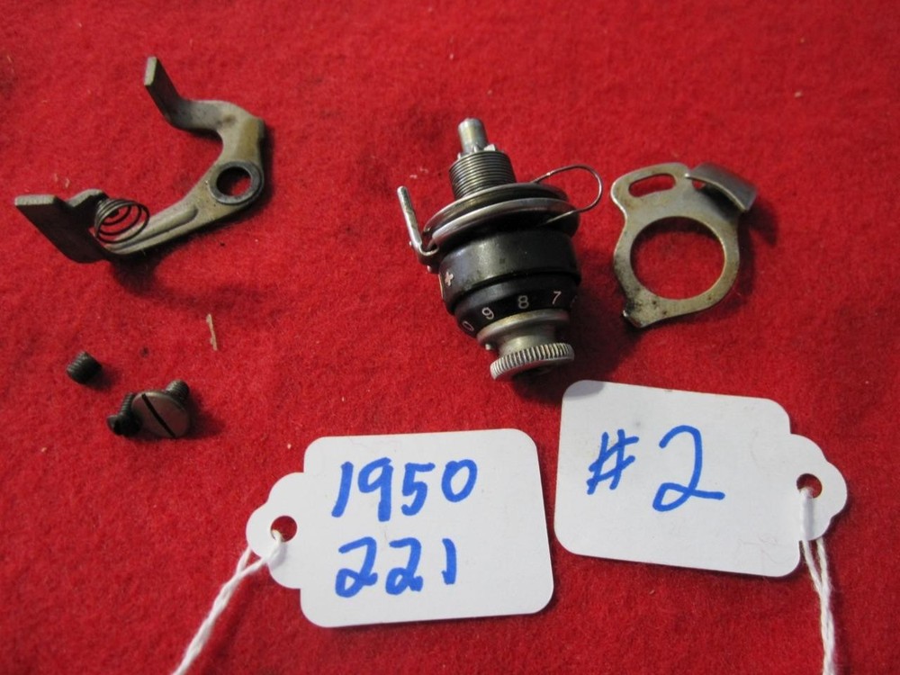 1950 SINGER FEATHERWEIGHT SEWING MACHINE MODEL 221 THREAD TENSIONER
