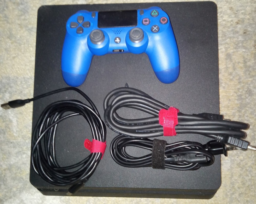 Sony Playstation 4 console, 500GB w/ 1 controller pwr, controller & HDMI cables.