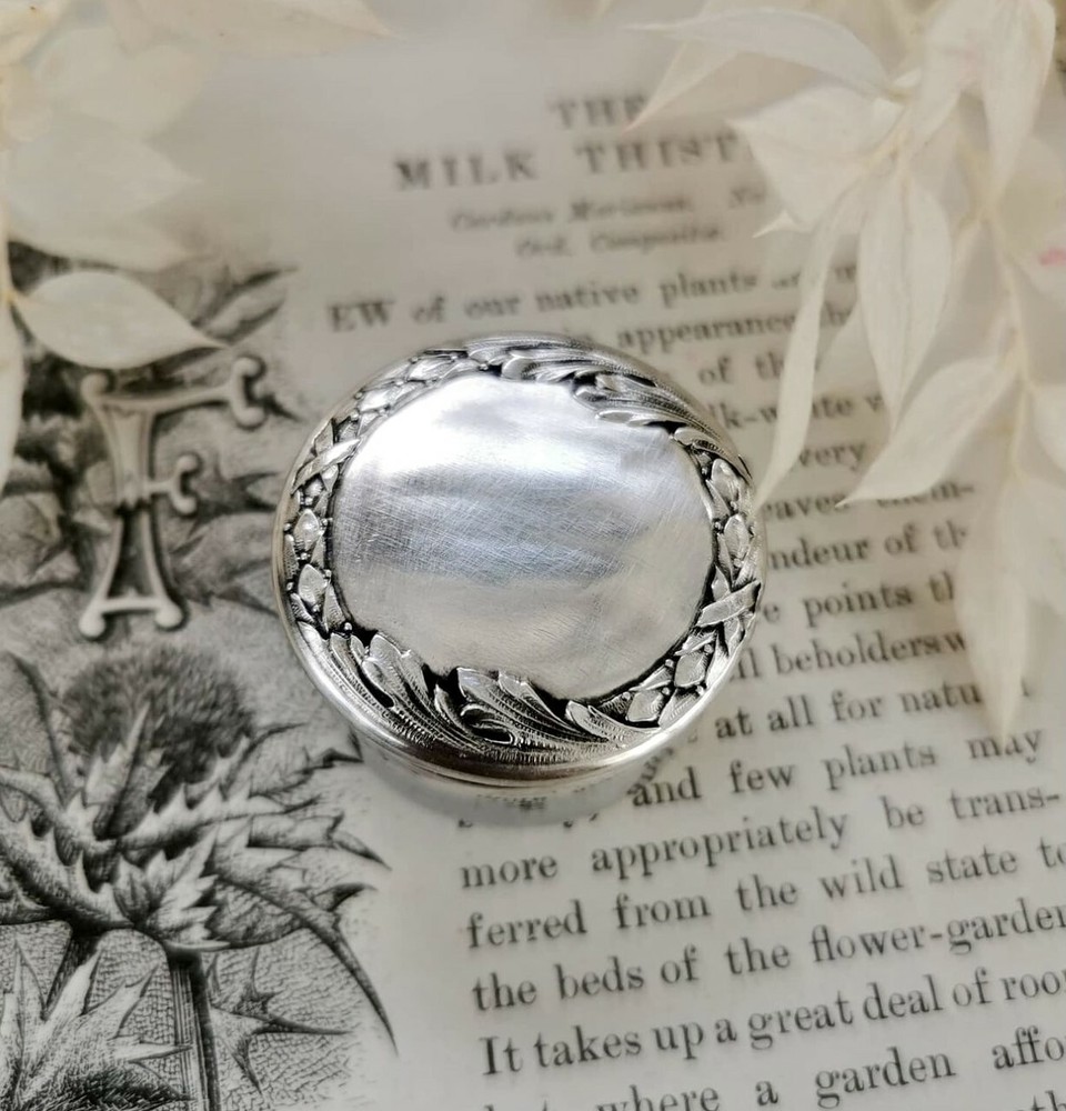 1900s ANTIQUE SOLID OVAL ENGRAVED PILL BOX SHAPE STYLE SILVER 800 & GOLD PLATED