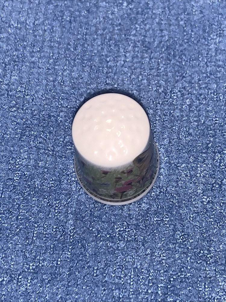 AVONVALE CHINA THIMBLE COLLECTION - FOX IN THE GRASS