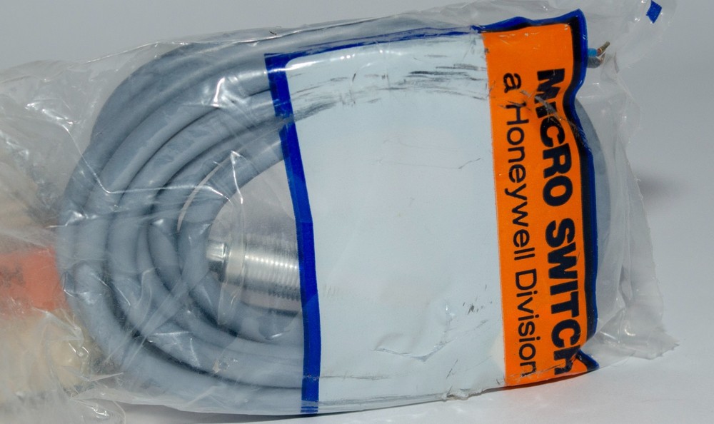 Honeywell Micro Switch Proximity Sensor (923AA2W-A7T)