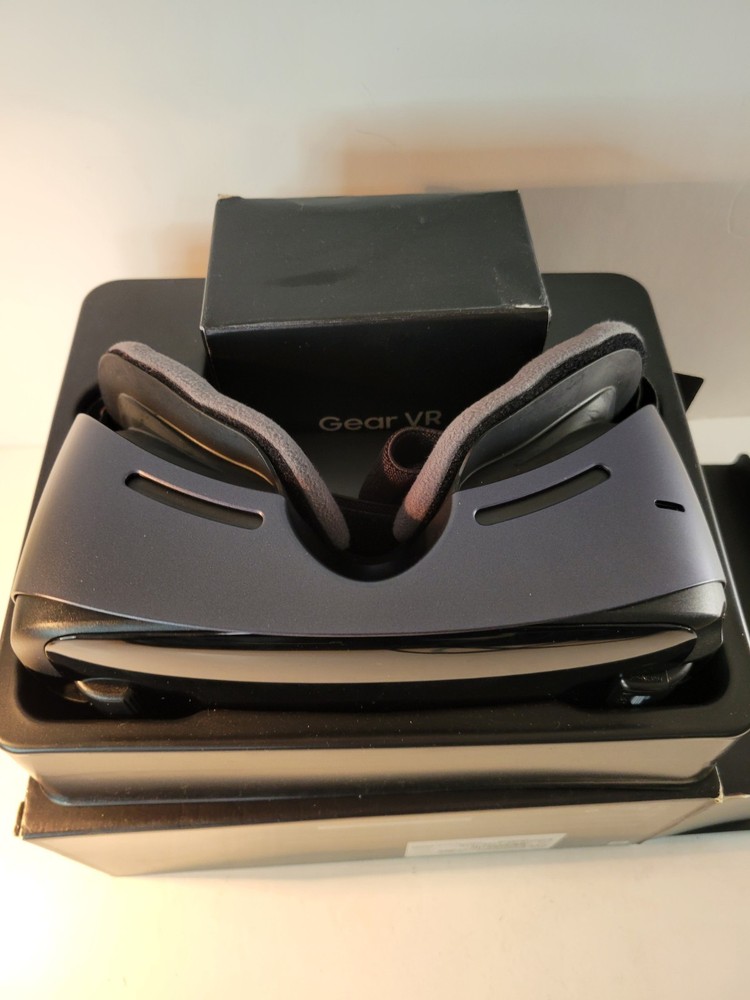 Samsung Gear VR Headset with Remote Controller SM-R324 Oculus Original Box
