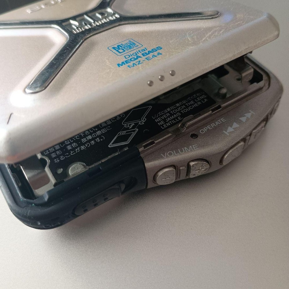 [Used] SONY MD Walkman MZ-E44 – Powers On, Test Only, Not Fully Functional