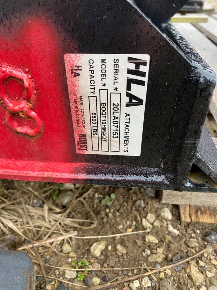 UNUSED HLA SKIDSTEER PLATE ADAPTER