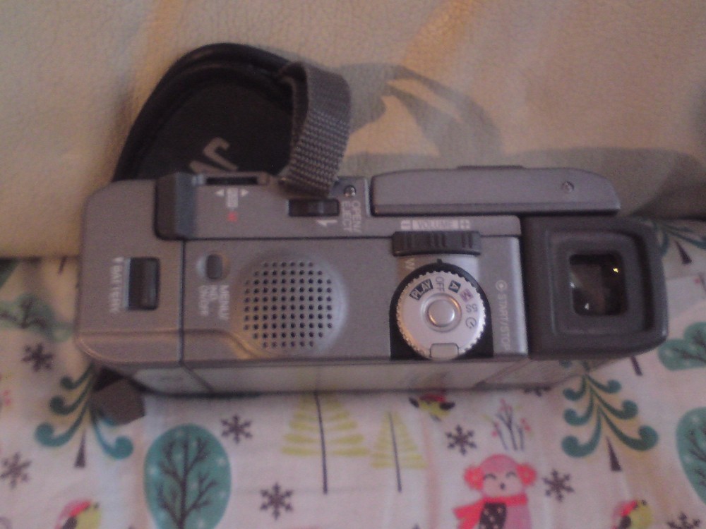 JVC Digital video camera recorder GR-DVM5 Mini DV UNTESTED,SOLD AS SEEN.