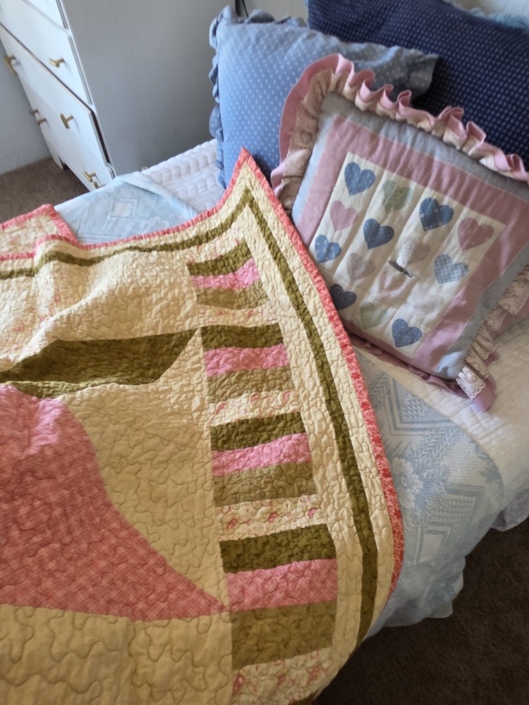 Small Star Quilt 42"×57"