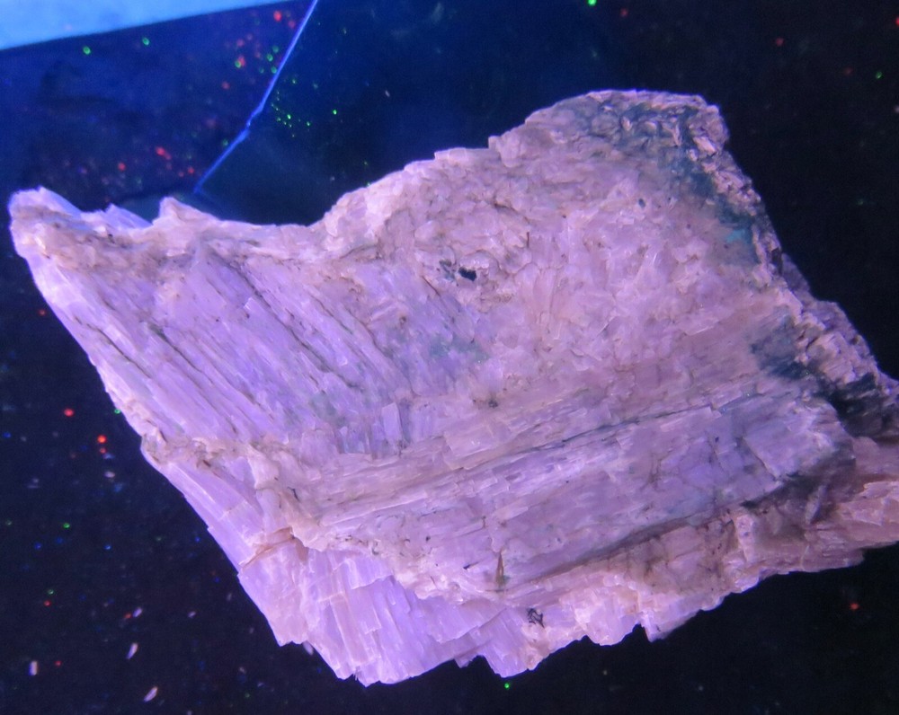 Fluorescent : AGRELLITE - Kipawa River Complex , Temiscamingue , Quebec