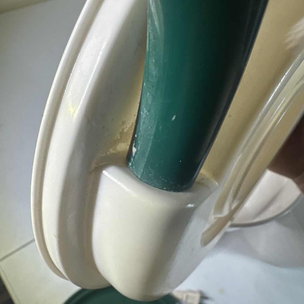 Grain Master Whisper Mill Model 2000 Wheat Grain Grinder