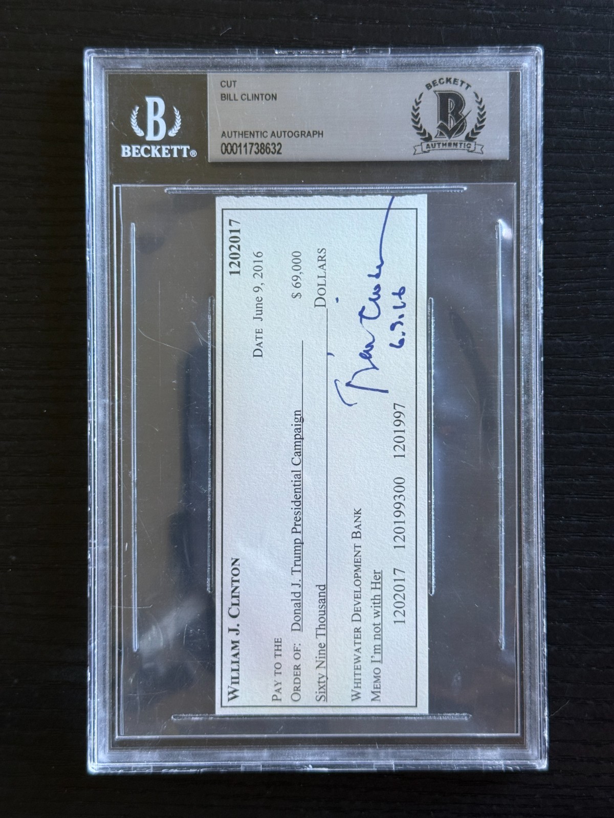 Beckett Bill Clinton Autographed 3x5 Cut Signed "Check to Trump Campaign" - JA11
