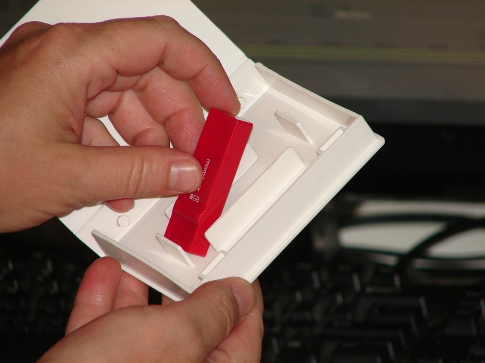 Thumb / Flash / Jump / USB drive case (red 4-pack)