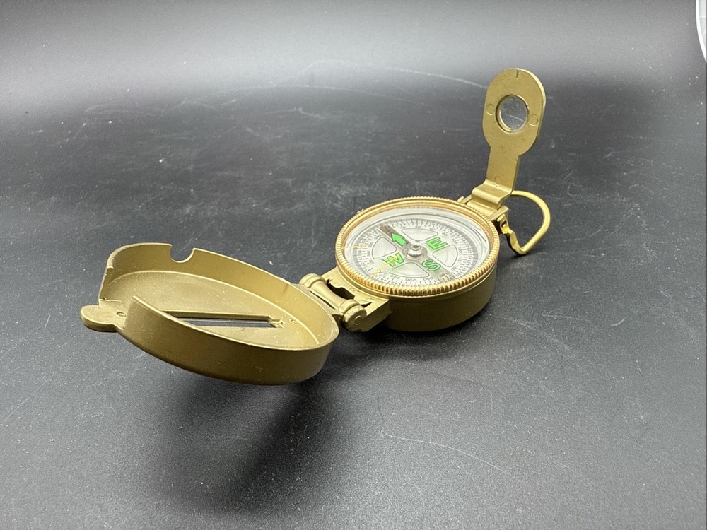 Metal compass vintage