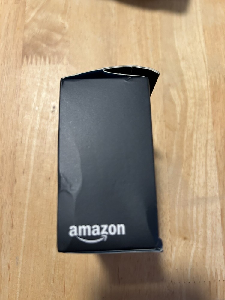 Amazon Smart Plug - White Box Damage