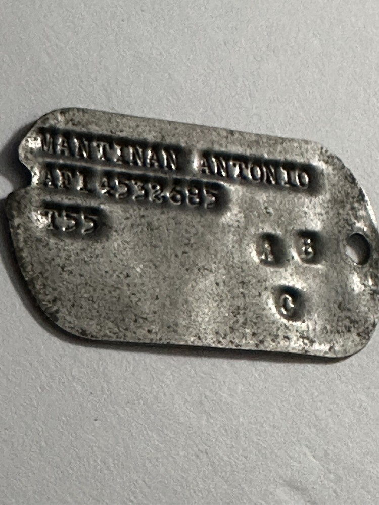 (One) WWII DOG TAGS Tag Antonio Mantinan
