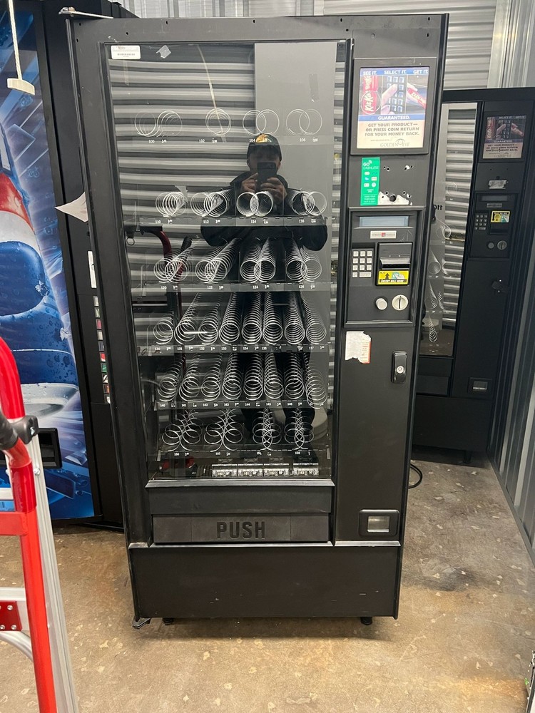 Snack Vending Machine - Model AP933
