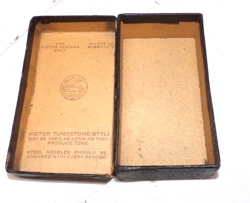 VICTOR DISC PHONOGRAPH NEELD HOLDER