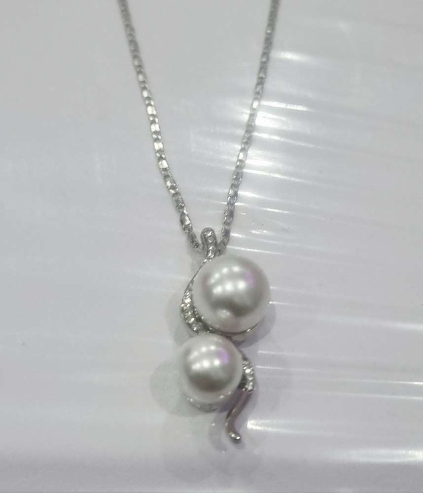 Necklace and Earrings Set.