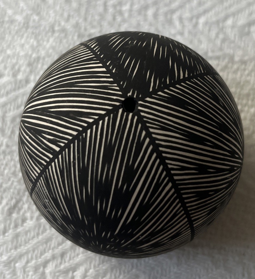 Southwest Native American Acoma Pueblo Pottery Signed Fine Line ‘Seed Pot’