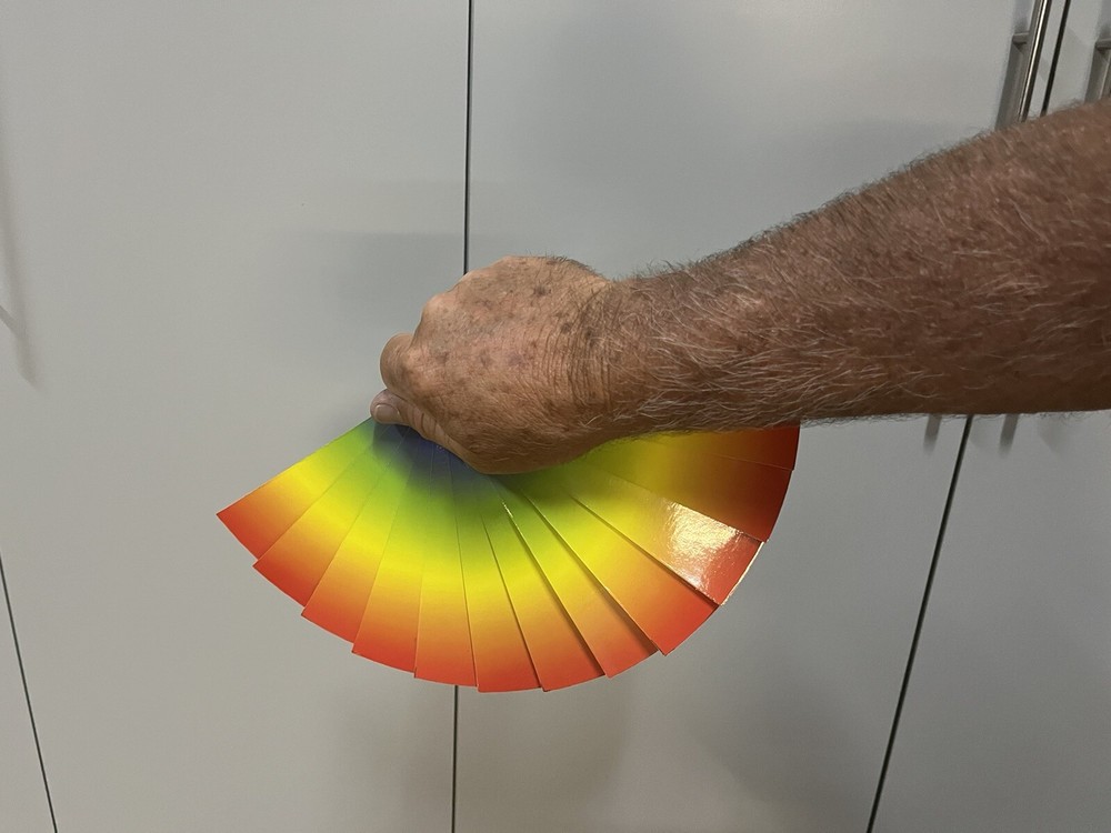 Color Changing Dragon Fan 7" - Easy To Do