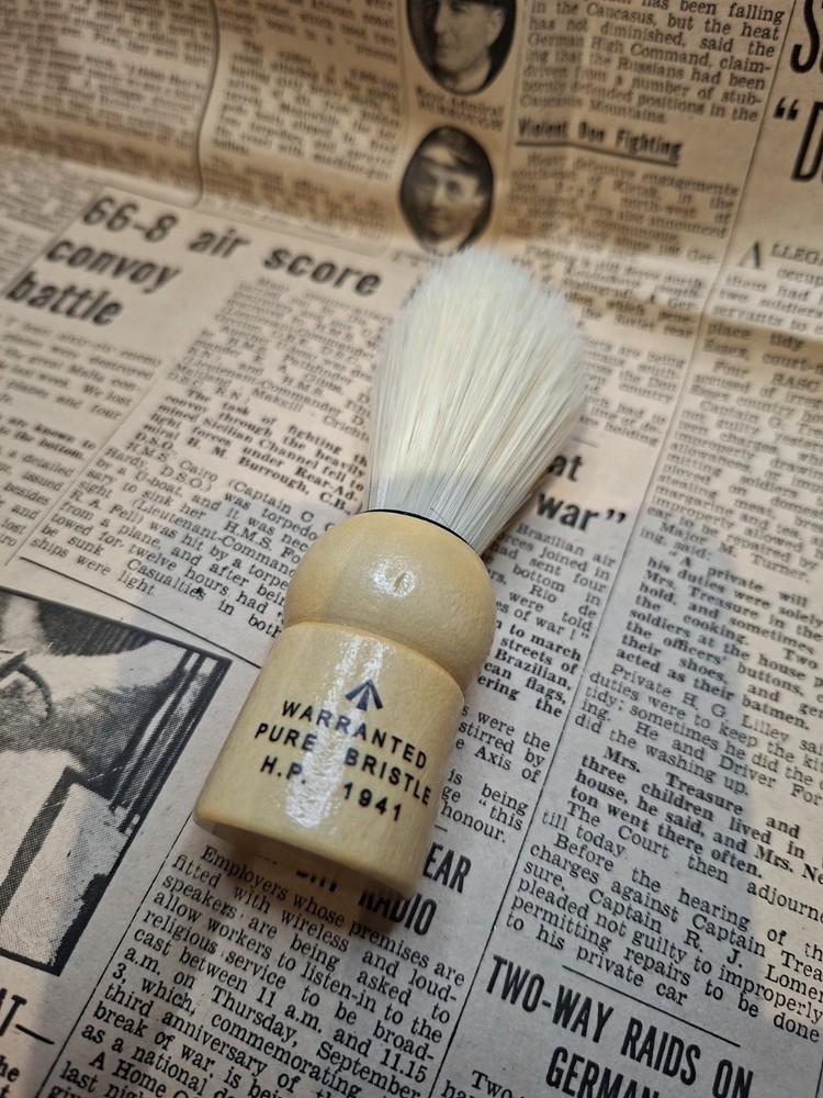 WW2 British Shaving brush 1941- reproduction smooth handle