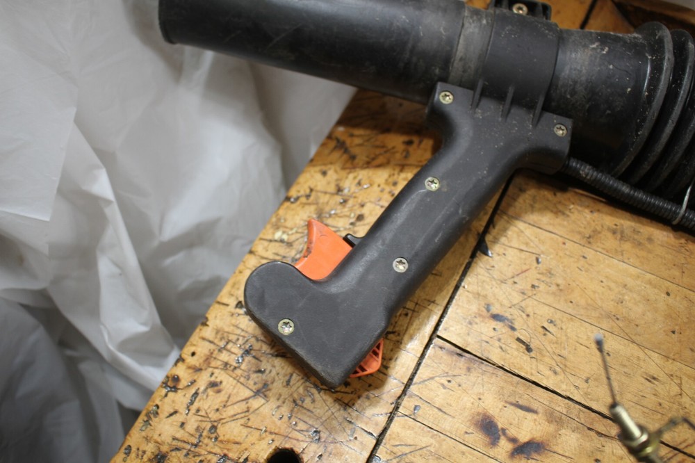 Stihl BR-106 TRIGGER, ELBOW, Tube, handle