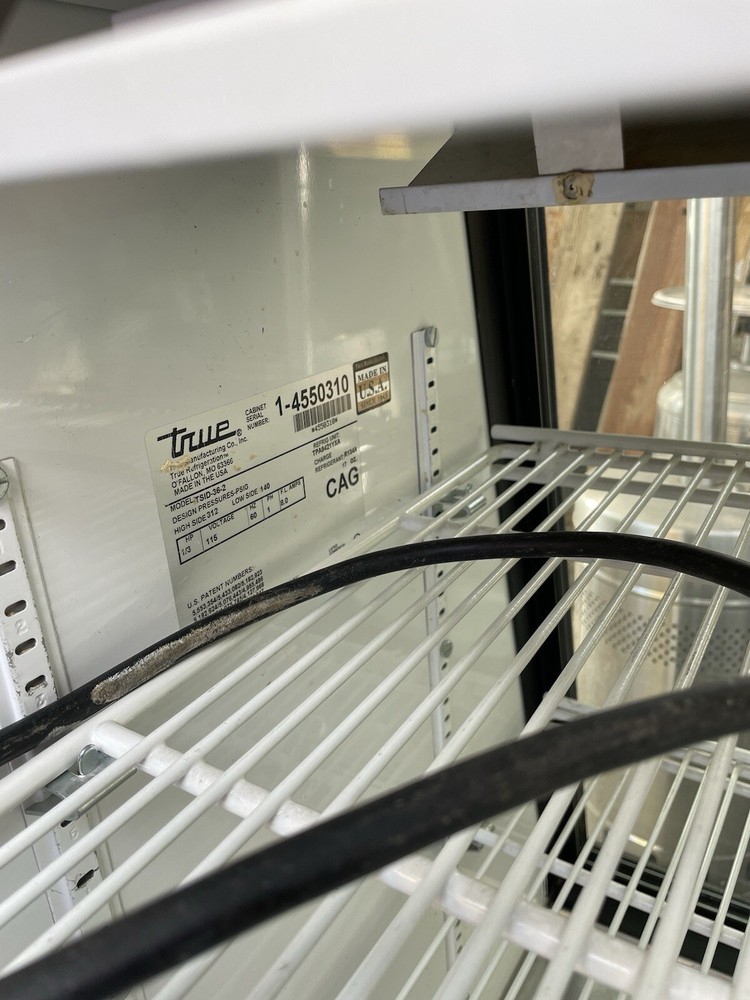 True TSID-36-2 Refrigerated Pastry Display Case