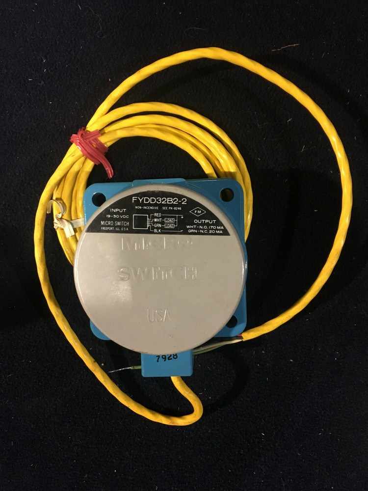 MICRO SWITCH FYDD32B2-2 PROXIMITY SWITCH NON-INCENDIVE (NEW-OLD STOCK)
